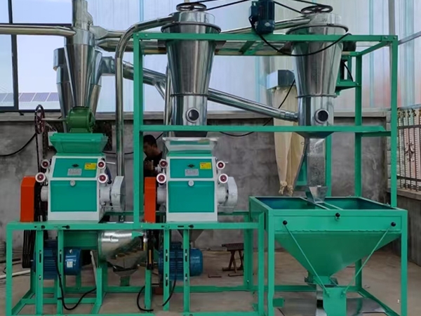 在當今的糧食加工行業(yè)中，成套50噸面粉機械生產(chǎn)線自動化的特點，成為了眾多面粉加工企業(yè)的設(shè)備，頗受用戶青睞。